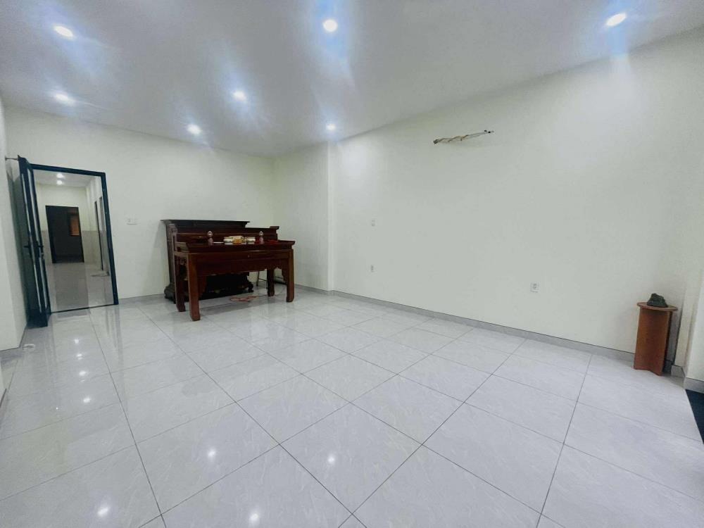 Nhà Lê Quang Định 4 Tầng, 135m2 Nở Hậu, 7 PN Cho Thuê - Giá 19.9 Tỷ