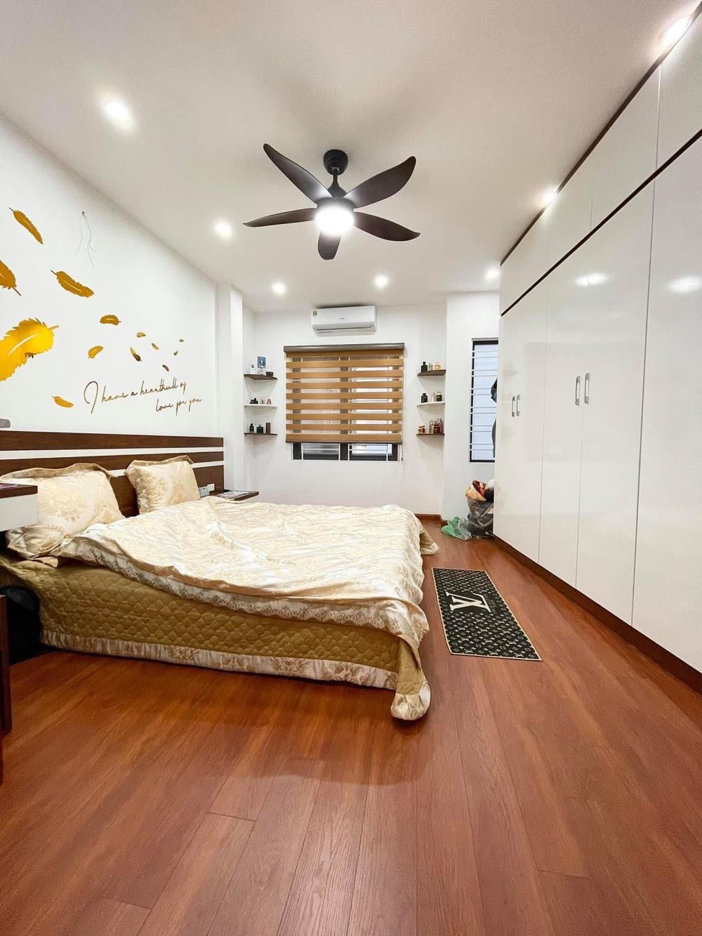 Bán nhà Quận 10 - 4 Tầng, 3 Phòng Ngủ - Vị trí đẹp, Giá 6 tỷ
