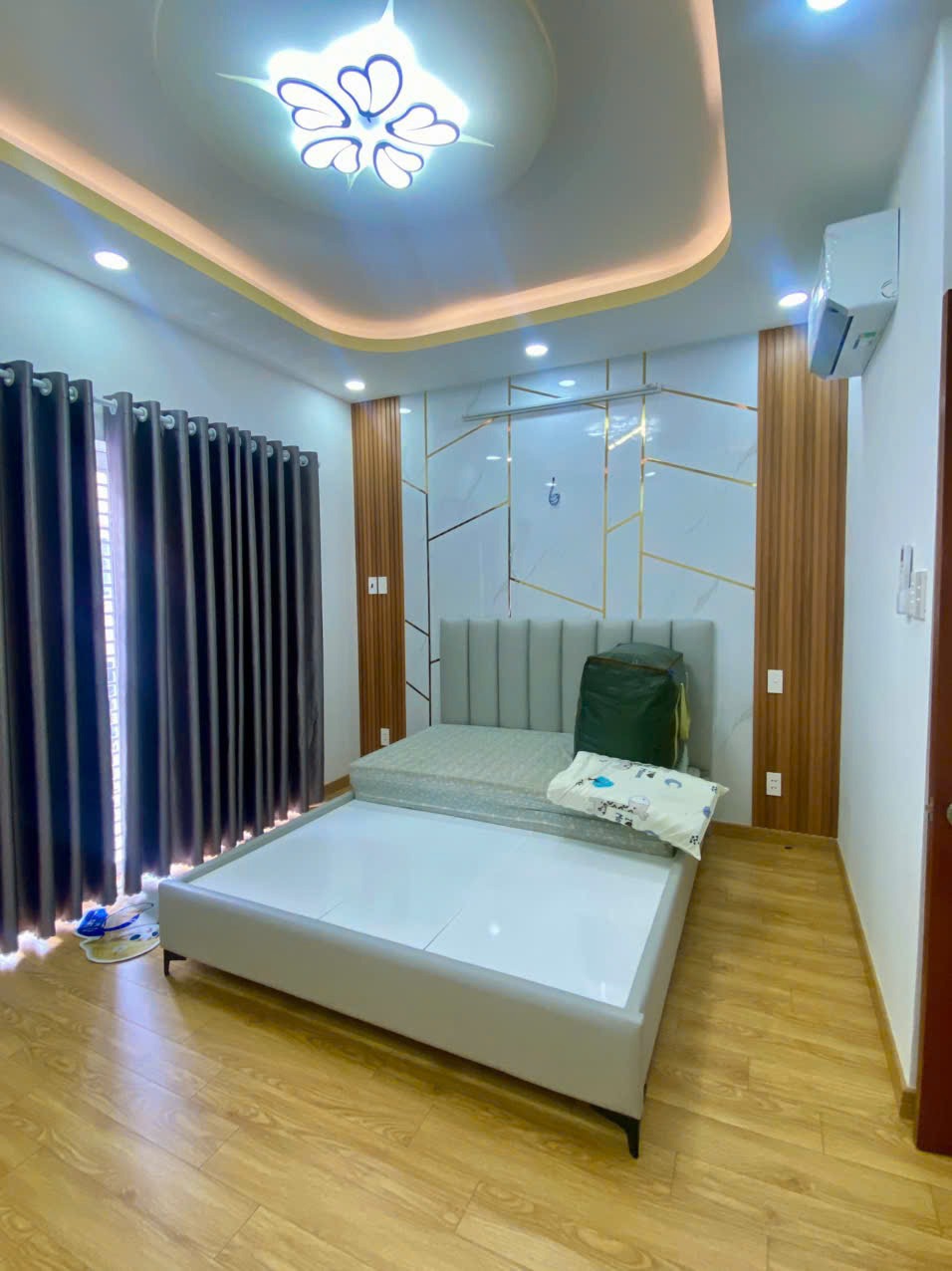 Bán nhà 4 tầng Tân Phú: Đường rộng 16m, vị trí đắc địa - 9.8 tỷ
