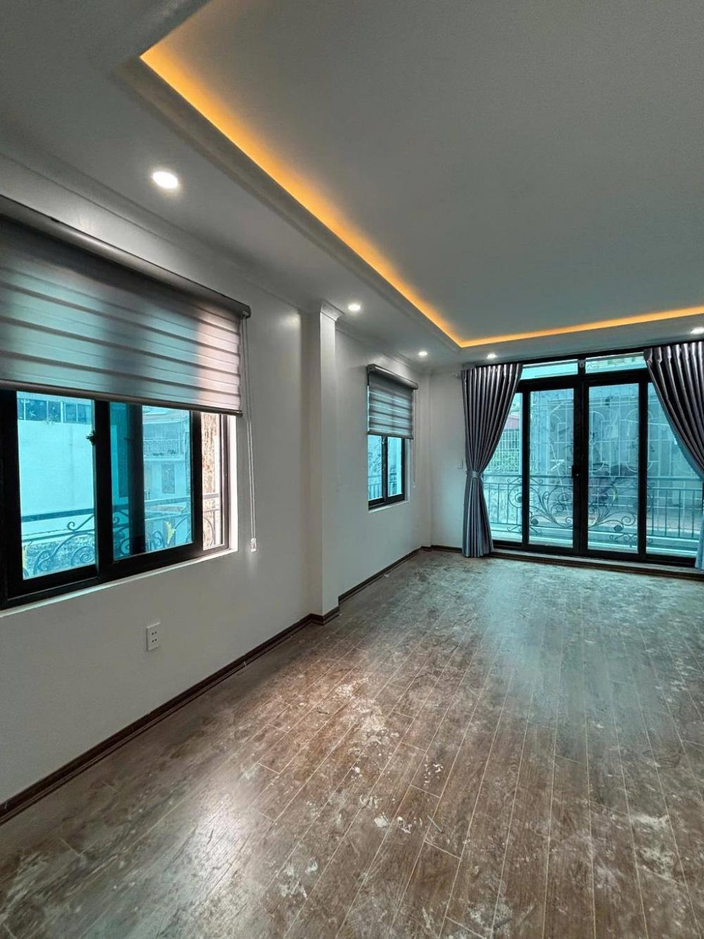 🏠 Cầu Giấy - 70m² - Mặt tiền 4.5m - Ngõ Thông Xe Ô Tô - Giá 15.3 tỷ