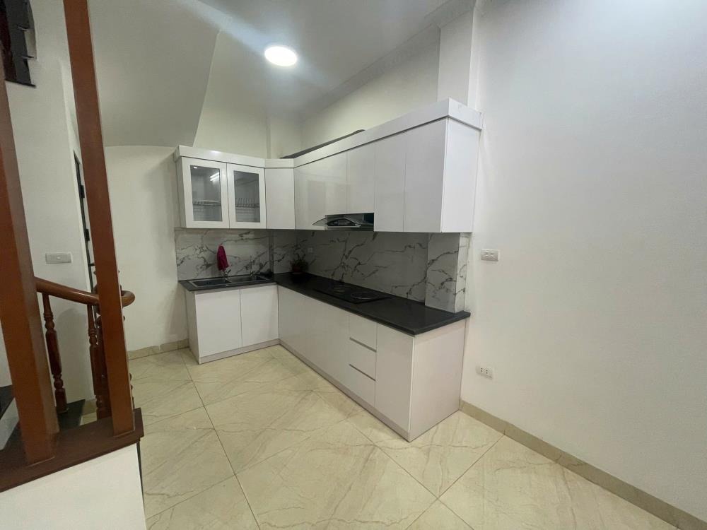 Bán nhà Hoàng Hoa Thám, Ba Đình - 35m2, 6 Tầng, 7.4 Tỷ - Vị trí Đắc Địa