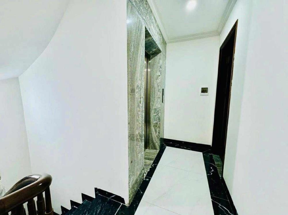 Bán nhà 7 tầng có thang máy, ô tô trong nhà, nội thất đẹp - 50m2, mặt tiền 4m