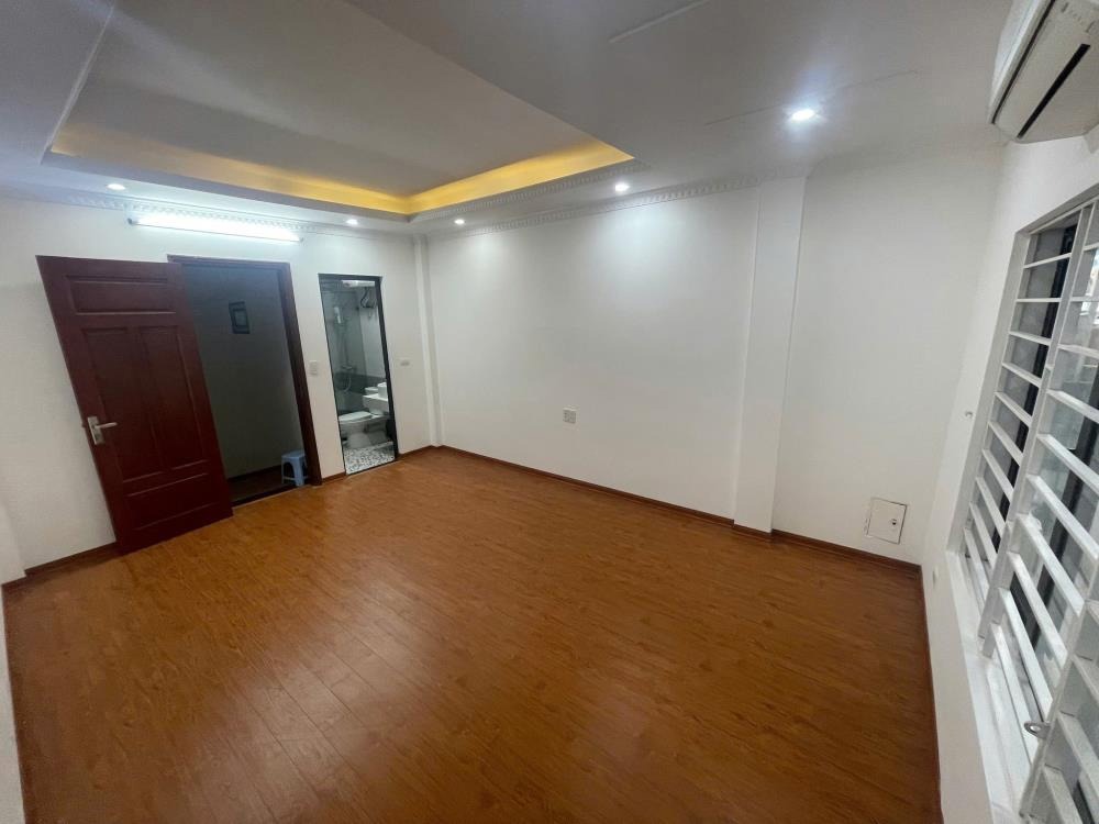 Bán nhà Hoàng Hoa Thám, Ba Đình - 35m2, 6 Tầng, 7.4 Tỷ - Vị trí Đắc Địa