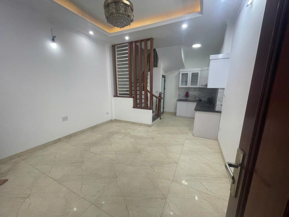 Bán nhà Hoàng Hoa Thám, Ba Đình - 35m2, 6 Tầng, 7.4 Tỷ - Vị trí Đắc Địa