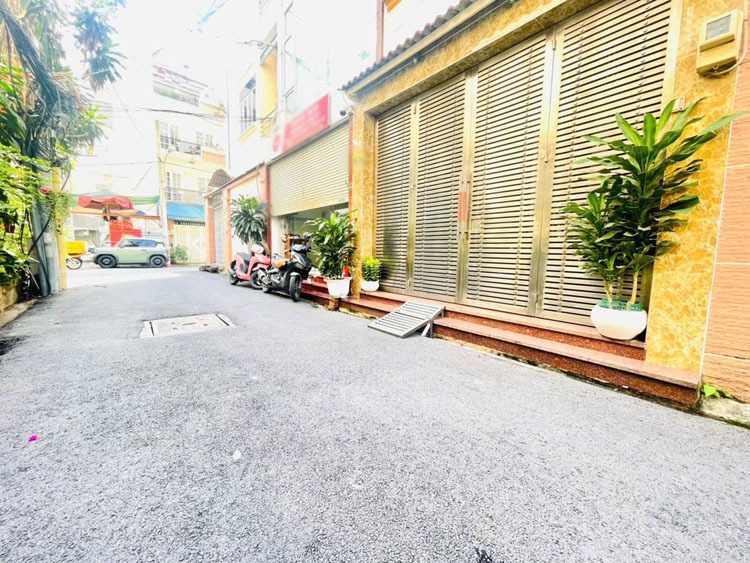 Nhà 3 Tầng, Hẻm Xe Hơi, Tân Bình - 4.2x16m, Giá 13.x Tỷ