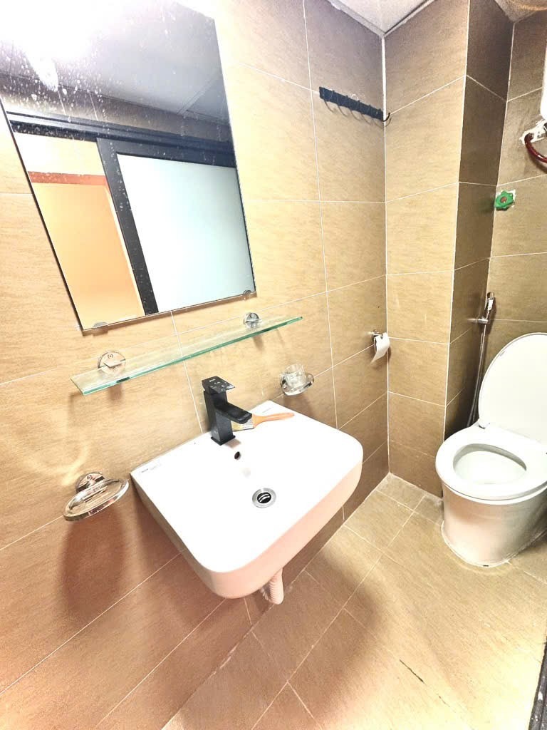 Nhà đẹp nhỏ tiền Hoàng Hoa Thám - Giá tốt, Vị trí trung tâm Ba Đình