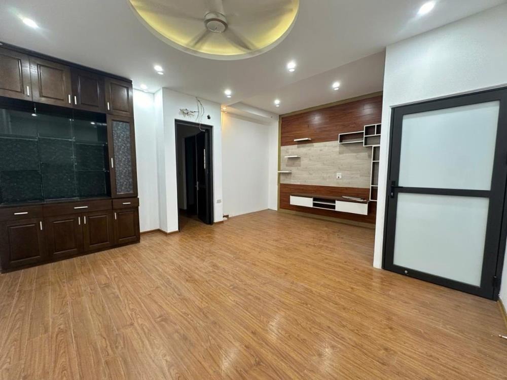 Nhà Phố Bồ Đề Hiếm Có - 110m2, Ô Tô Vào Nhà, KD, Cách Hồ Gươm 10p