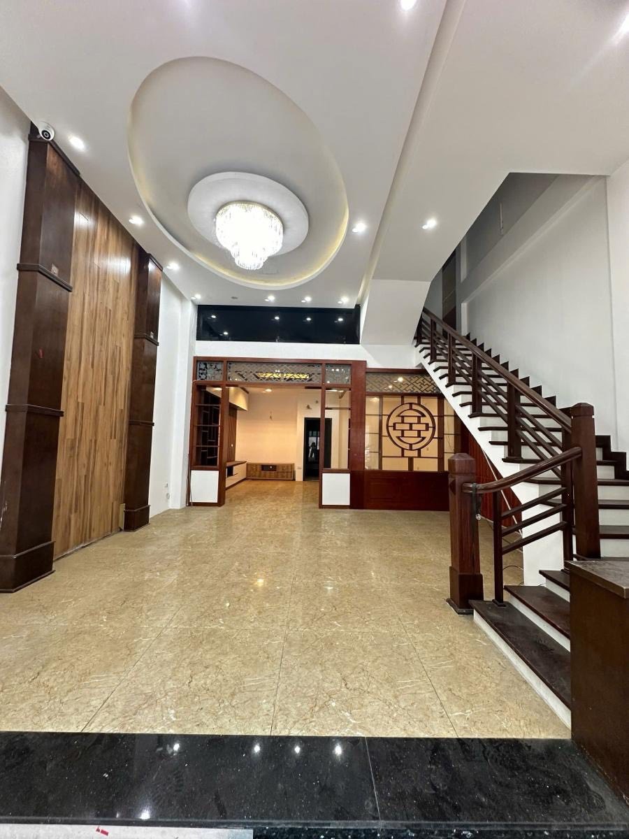 Nhà Phố Bồ Đề Hiếm Có - 110m2, Ô Tô Vào Nhà, KD, Cách Hồ Gươm 10p