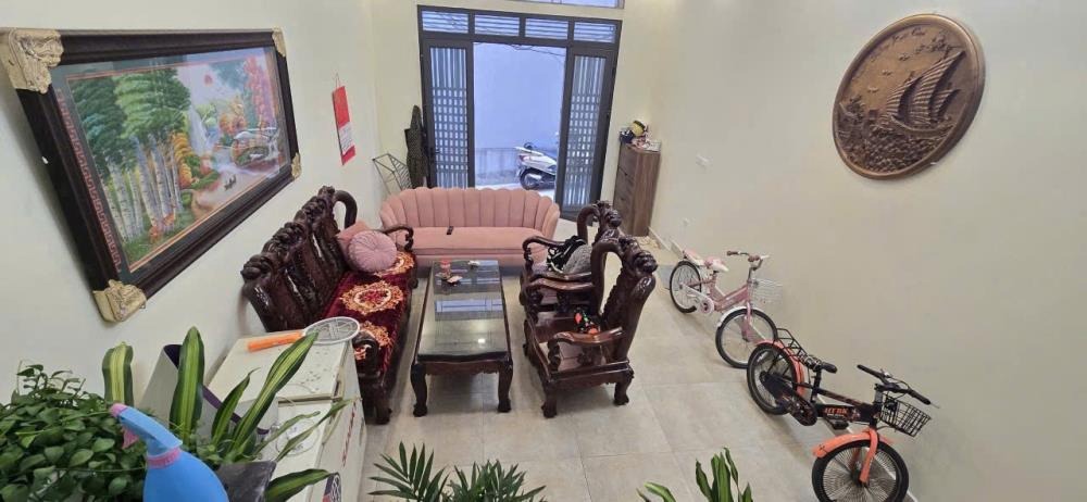 Bán Nhà Long Biên 50m2, 3 Tầng, 6 Tỷ - Vị Trí Đẹp, Tiện Lợi