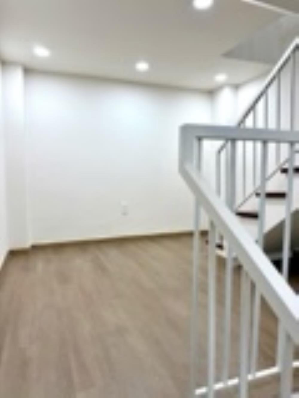 Nhà Phố Nhỏ 3 Tỷ, Vị Trí Đắc Địa - Không Quy Hoạch, Gần Quận 1