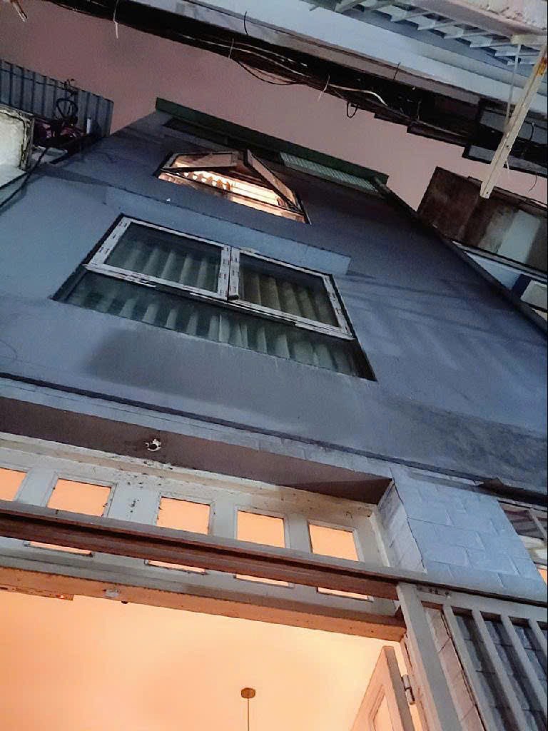 ChDV 4 Tầng Trần Hưng Đạo, Quận 1 - 15 Tỷ (TL)