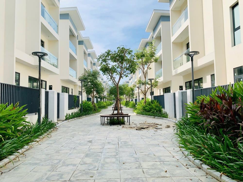 Bán Biệt Thự Dương Nội 180m2 - Giá 32 tỷ - Vị Trí Đắc Địa