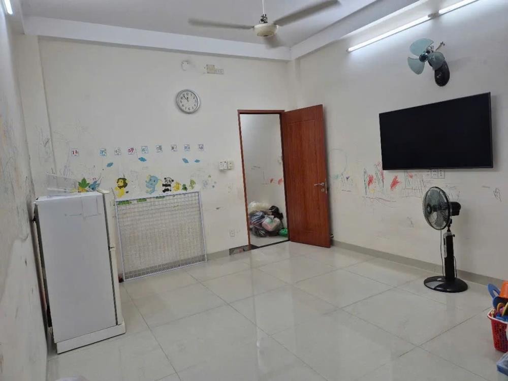 Nhà 4 Tầng Tân Phú: Xe Tải Vào Nhà, 66m², 4PN, 9.1 Tỷ Thương Lượng