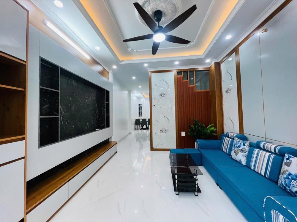 Bán nhà cổ 6 tầng, thang máy, lô góc, Tây Hồ - Giá 15.7 tỷ