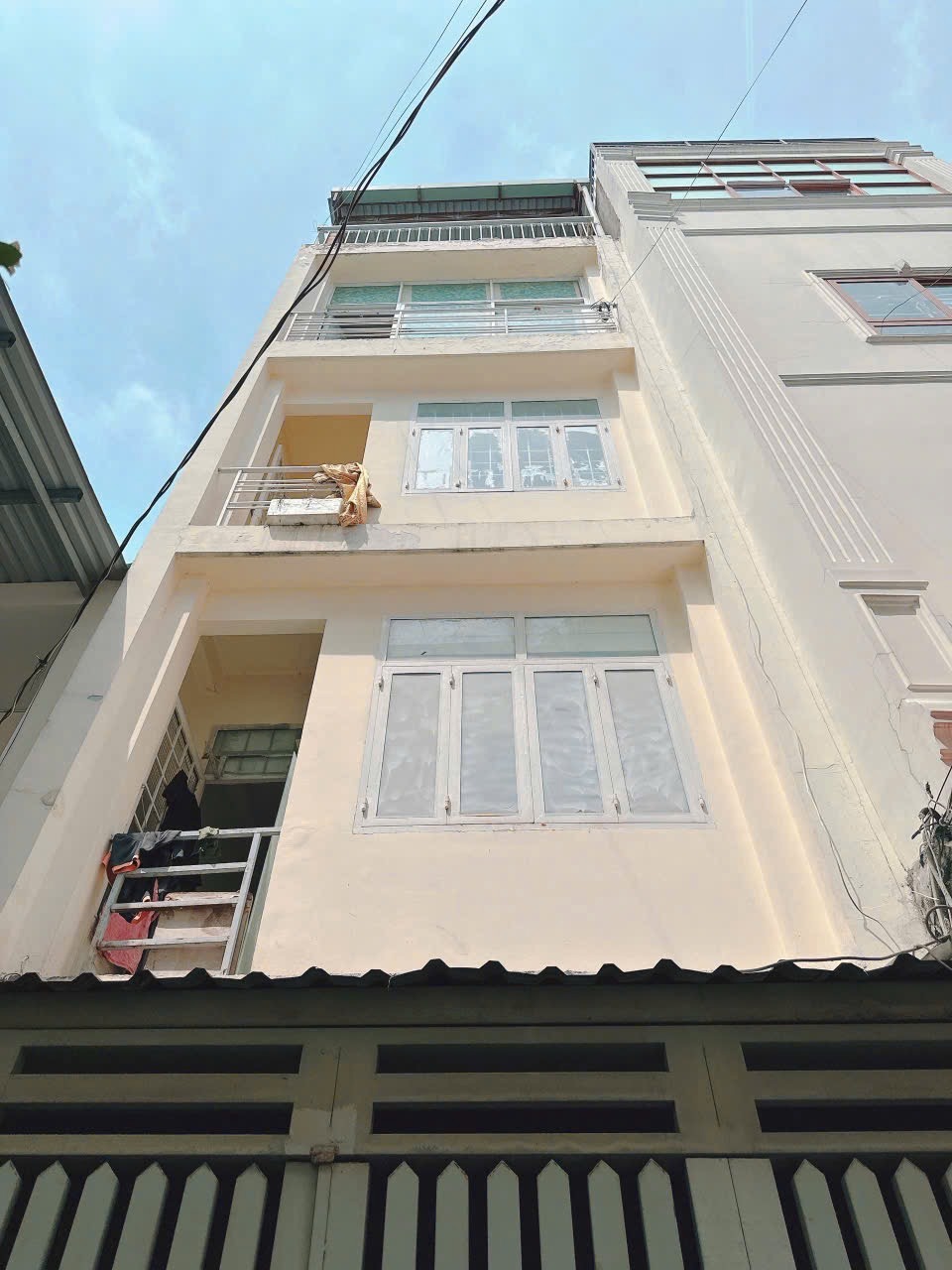 Nhà 4 Tầng, 16 Phòng Cho Thuê, Hẻm 4M, Phạm Văn Hai - 8.6 Tỷ