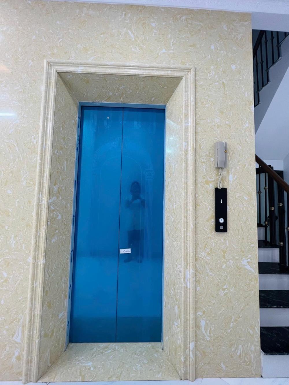 Bán nhà cổ 6 tầng, thang máy, lô góc, Tây Hồ - Giá 15.7 tỷ