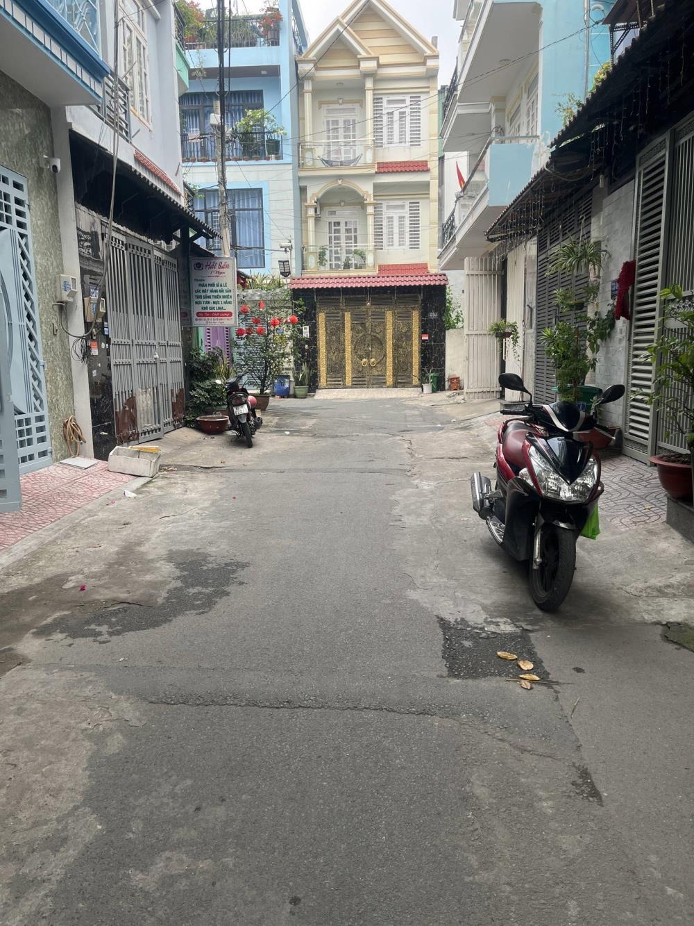 Bán nhà đường Lâm Thị Hố, Quận 12 - 5.45 tỷ, 4 tầng, 4 phòng ngủ, xe hơi vào tận nơi