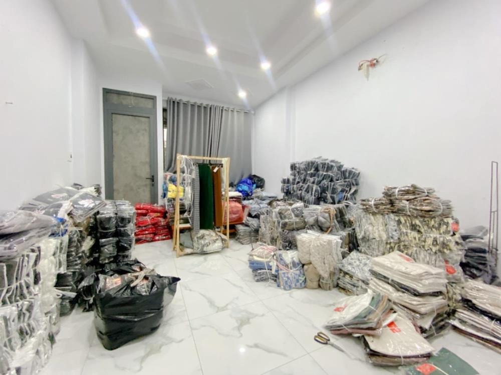 Bán Nhà Mặt Tiền Hồng Lạc, Tân Bình: 4 Tầng, 72m2, Giá 13.5 Tỷ