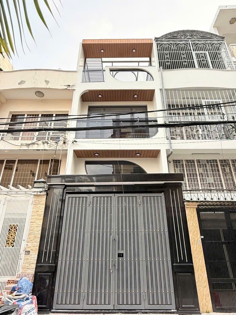 Nhà phố Quận 7 - 90m2 - 4PN - Giá 14 tỷ - Vị trí đắc địa