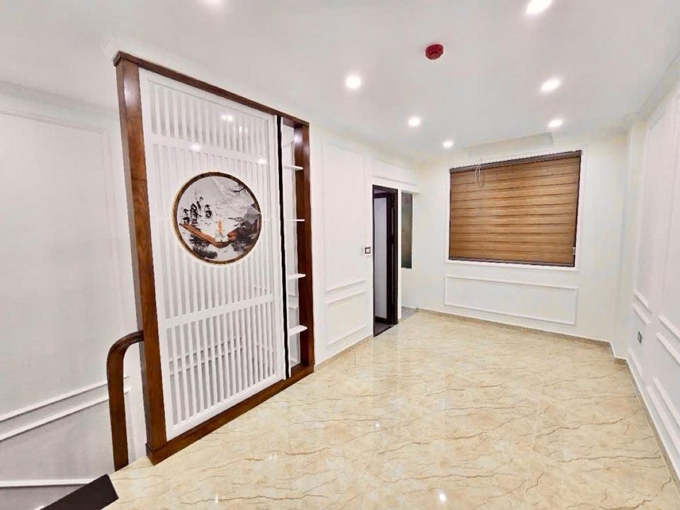 Bán nhà 8 tầng Đội Cấn, thang máy nhập khẩu, mặt tiền thoáng - Giá 18.5 tỷ