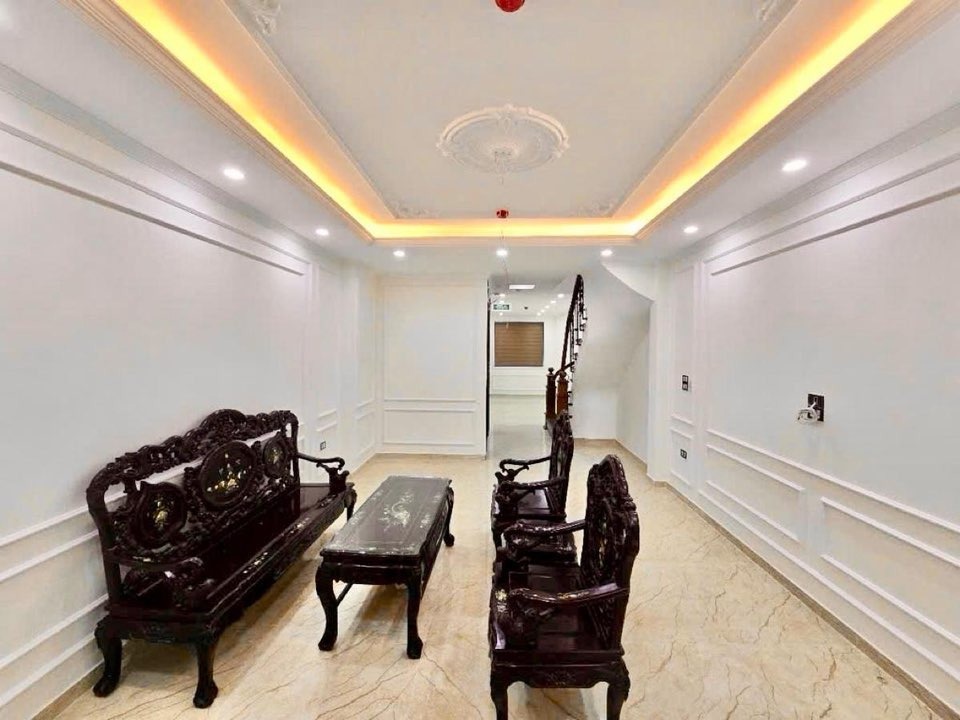 Bán nhà 8 tầng Đội Cấn, thang máy nhập khẩu, mặt tiền thoáng - Giá 18.5 tỷ