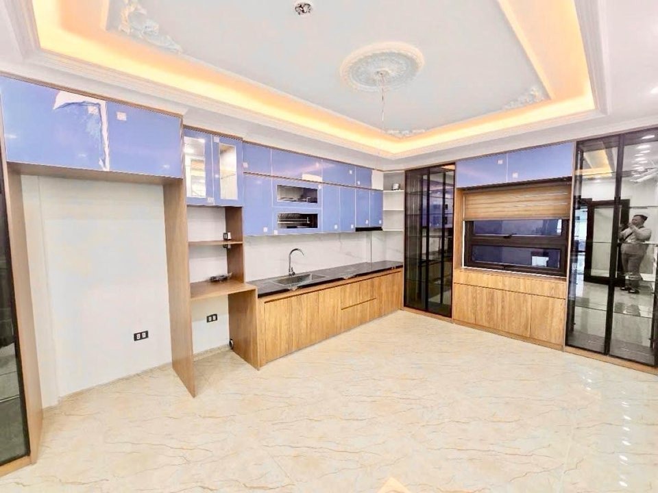 Bán nhà 8 tầng Đội Cấn, thang máy nhập khẩu, mặt tiền thoáng - Giá 18.5 tỷ