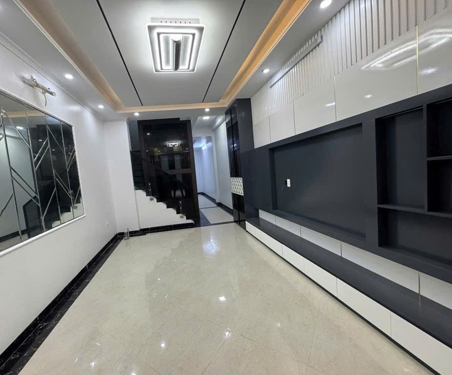 Nhà đẹp Tây Hồ, 3 bước ra Chợ Hoa Quảng Bá - Hiếm có, full nội thất