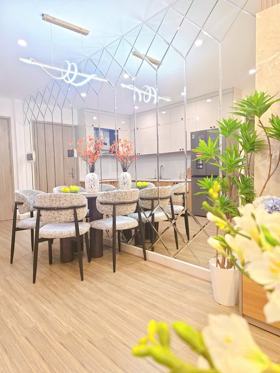 Bán Căn Hộ Lumi Hanoi: Giá Từ 2.2 Tỷ, Full Đồ, View Đẹp