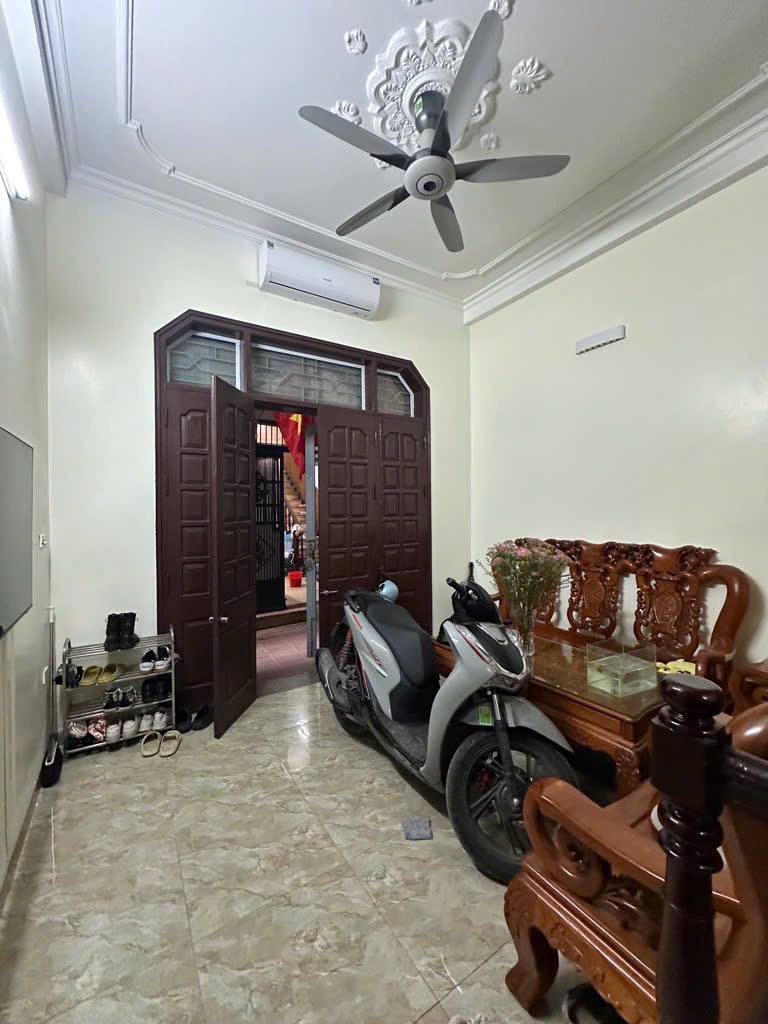 Bán Nhà Nguyễn Khánh Toàn, 38m2, 4 Tầng, 7.5 Tỷ - Vị Trí Đẹp, Pháp Lý Sổ Đỏ