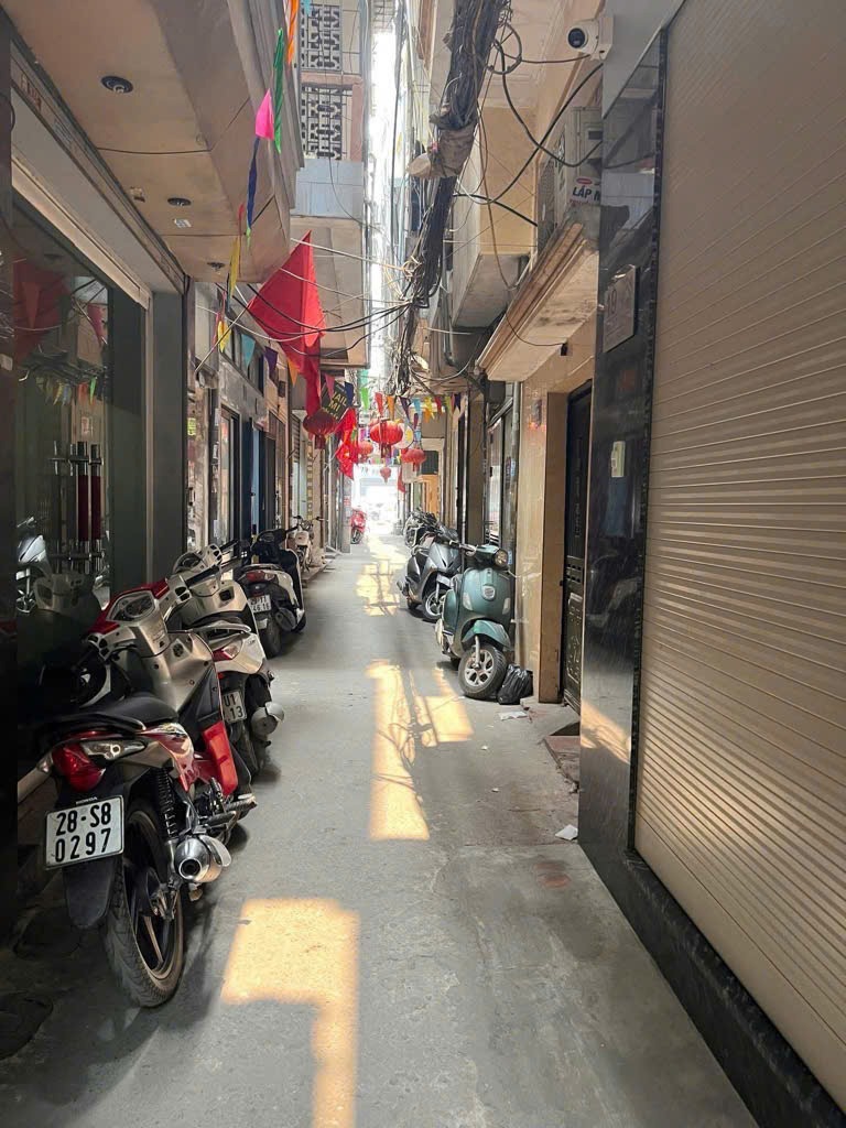 Bán Nhà Nguyễn Khánh Toàn, 38m2, 4 Tầng, 7.5 Tỷ - Vị Trí Đẹp, Pháp Lý Sổ Đỏ