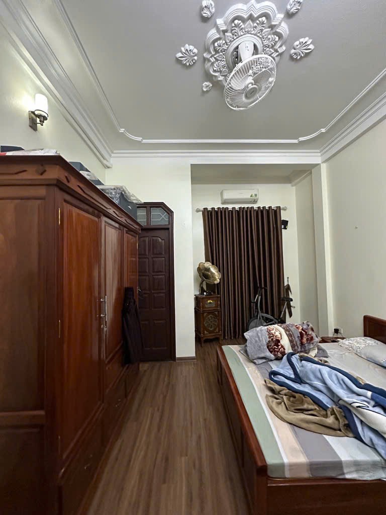 Bán Nhà Nguyễn Khánh Toàn, 38m2, 4 Tầng, 7.5 Tỷ - Vị Trí Đẹp, Pháp Lý Sổ Đỏ