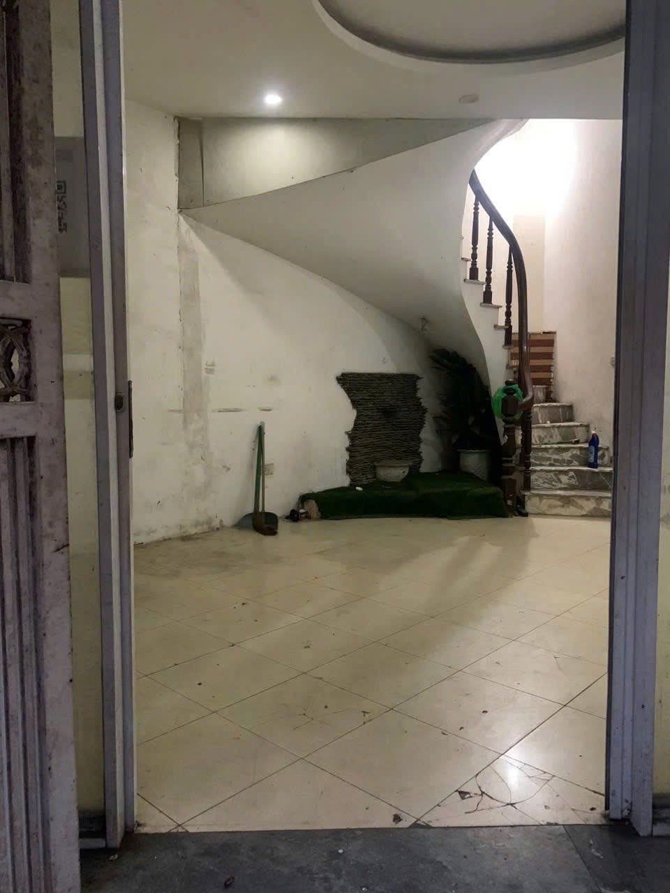 Cho thuê nhà 4 tầng, phố Trần Khát Chân, Hai Bà Trưng - 12tr/tháng