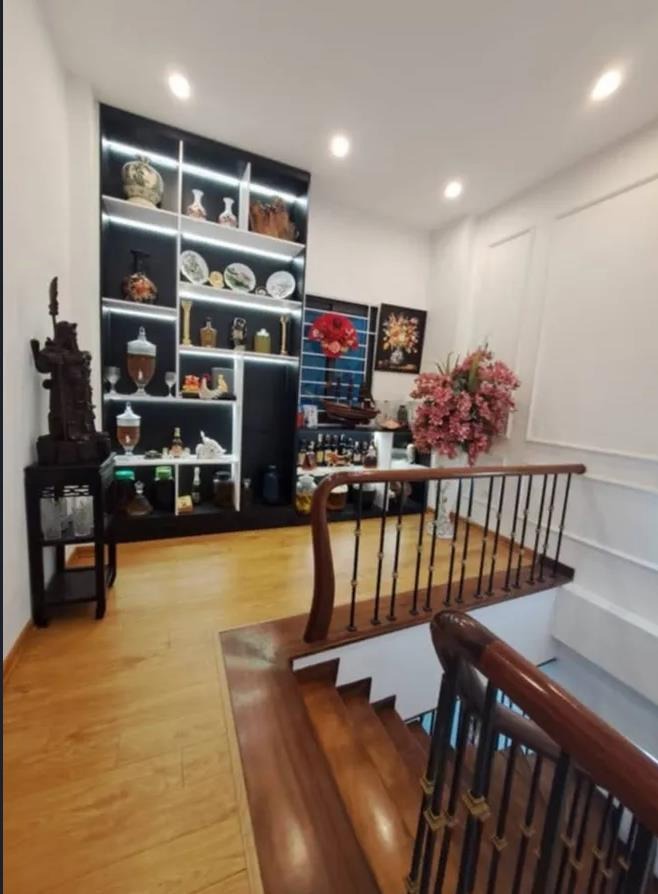 Bán Nhà Phố Đống Đa 36m2, 5 Tầng, Ô Tô Đỗ Cửa, Giá 15.5 Tỷ