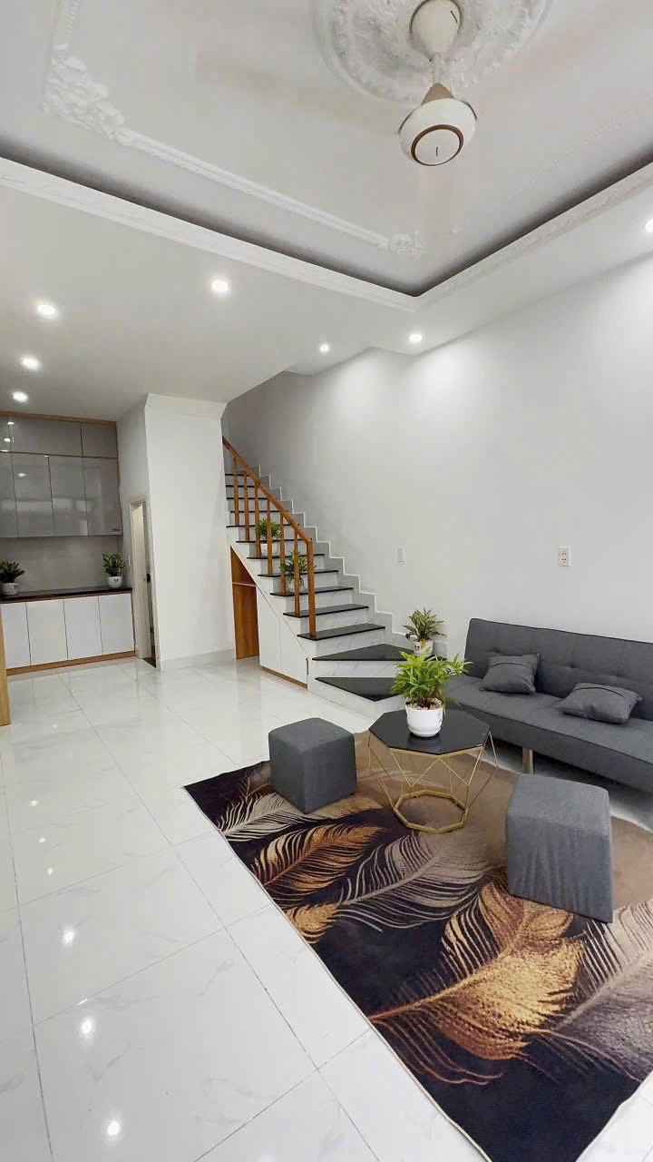 Chính chủ bán nhà 4x10m, 2PN, 2WC, Xuân Thới Thượng, đường ô tô, giá tốt