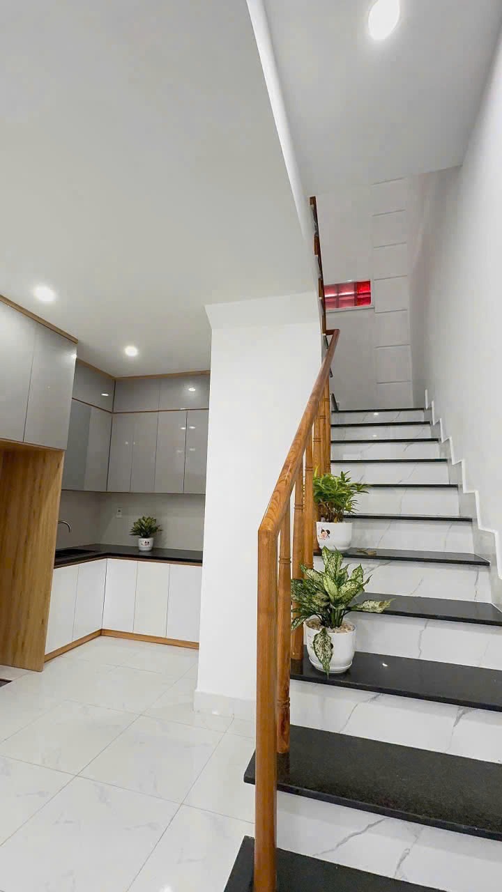 Chính chủ bán nhà 4x10m, 2PN, 2WC, Xuân Thới Thượng, đường ô tô, giá tốt