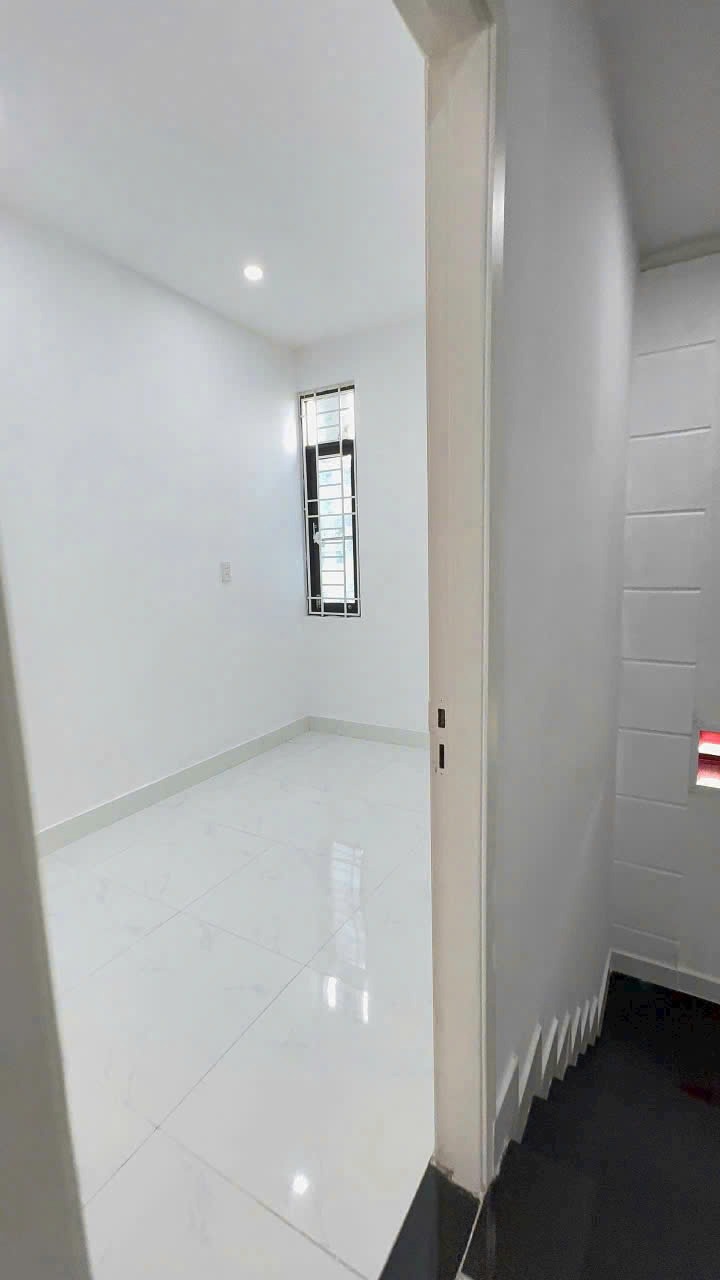 Chính chủ bán nhà 4x10m, 2PN, 2WC, Xuân Thới Thượng, đường ô tô, giá tốt