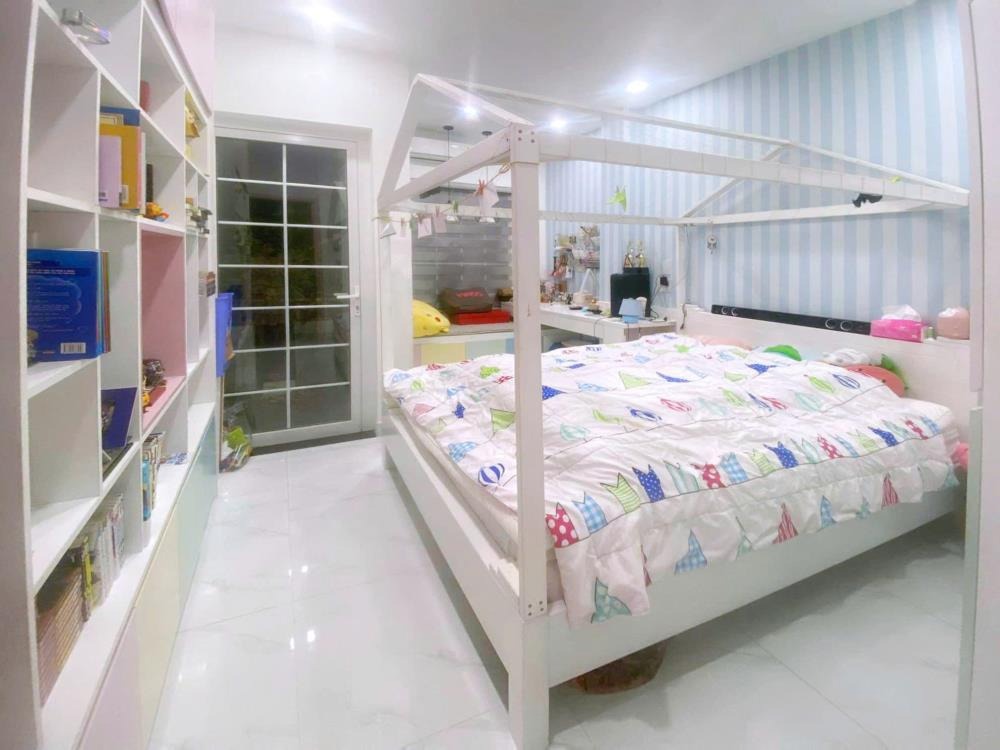 Bán Gấp Nhà Mới Sửa 2 Tầng, 2PN, Gần Mặt Tiền Cô Giang, Giá 7.5 Tỷ