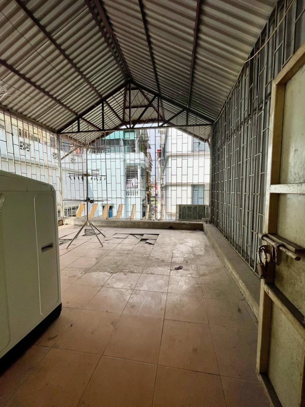 Bán Nhà Nguyễn Chí Thanh 30m2 x 6T, Lô Góc, Giá 8.8 Tỷ
