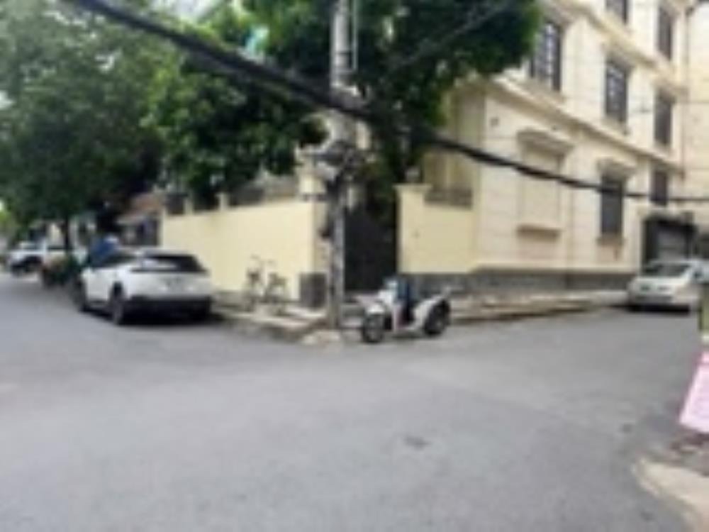 Biệt Thự Góc Nguyễn Gia Trí, Bình Thạnh - 189m2, 5 Tầng, Giá 36 Tỷ