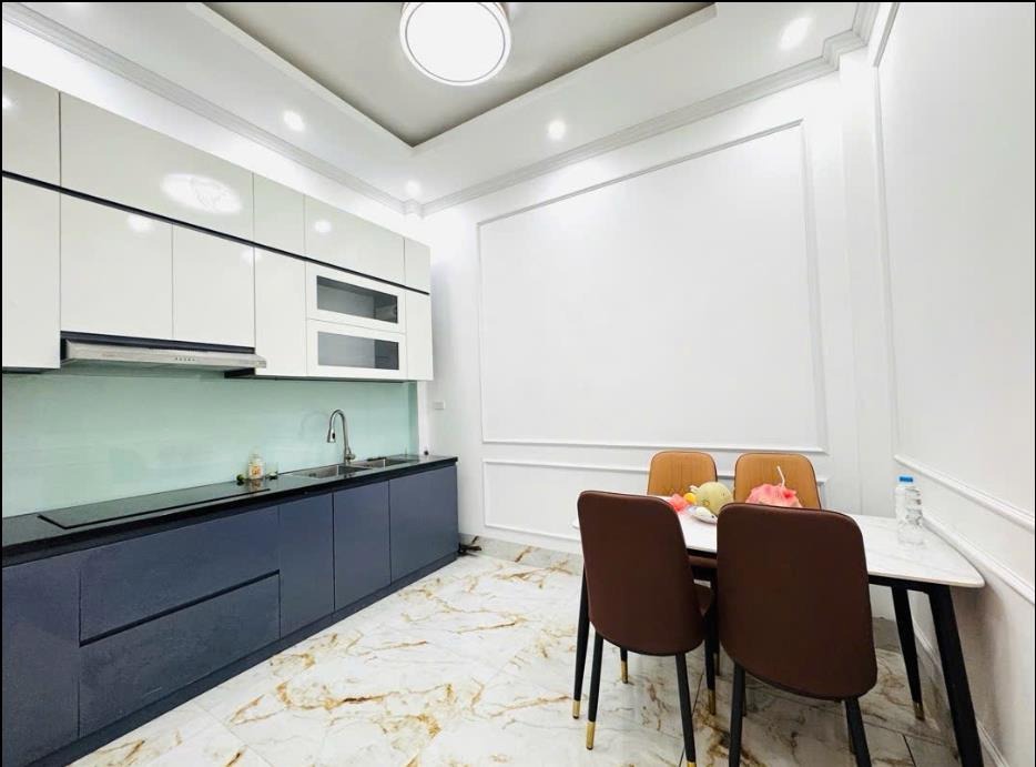 Bán Gấp Hoàng Hoa Thám: Lô Góc 2 Mặt Thoáng, Full Nội Thất, Ô Tô Đỗ Cận Nhà
