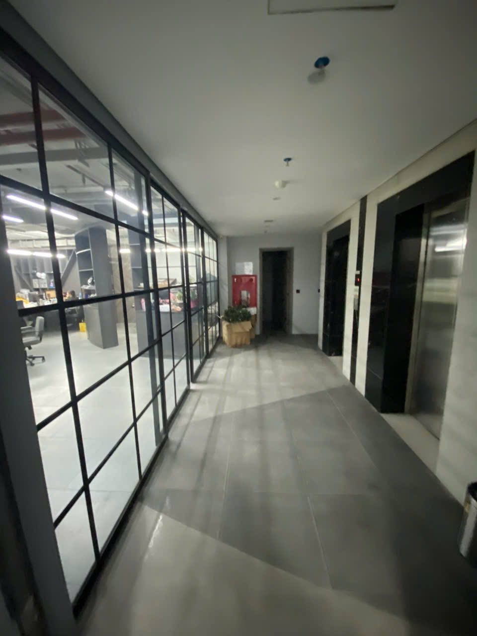 Bán tòa nhà văn phòng 266m2 mặt phố Võ Chí Công, Tây Hồ - Giá 215 tỷ