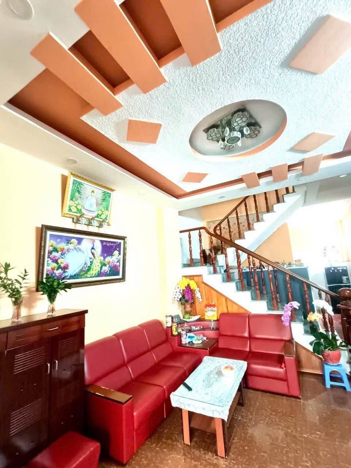 Bán nhà 1 trệt 2 lầu Củ Chi - 90m2, SHR, Giá Tốt