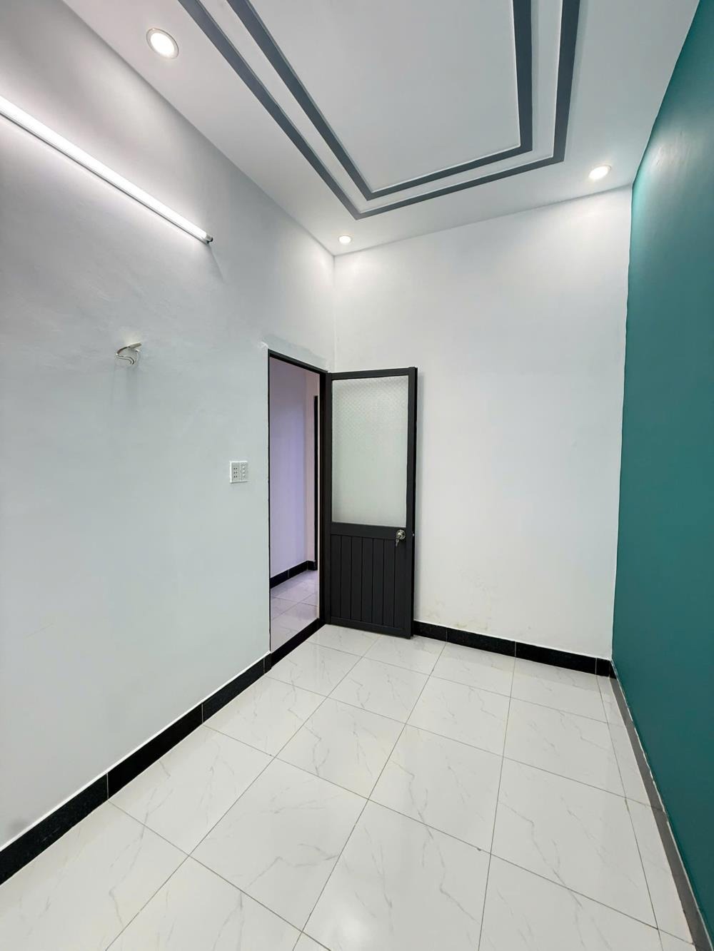 Chính chủ bán nhà mới xây tại Xuân Thới Đông - Hẻm Ô Tô, Tặng Nội Thất