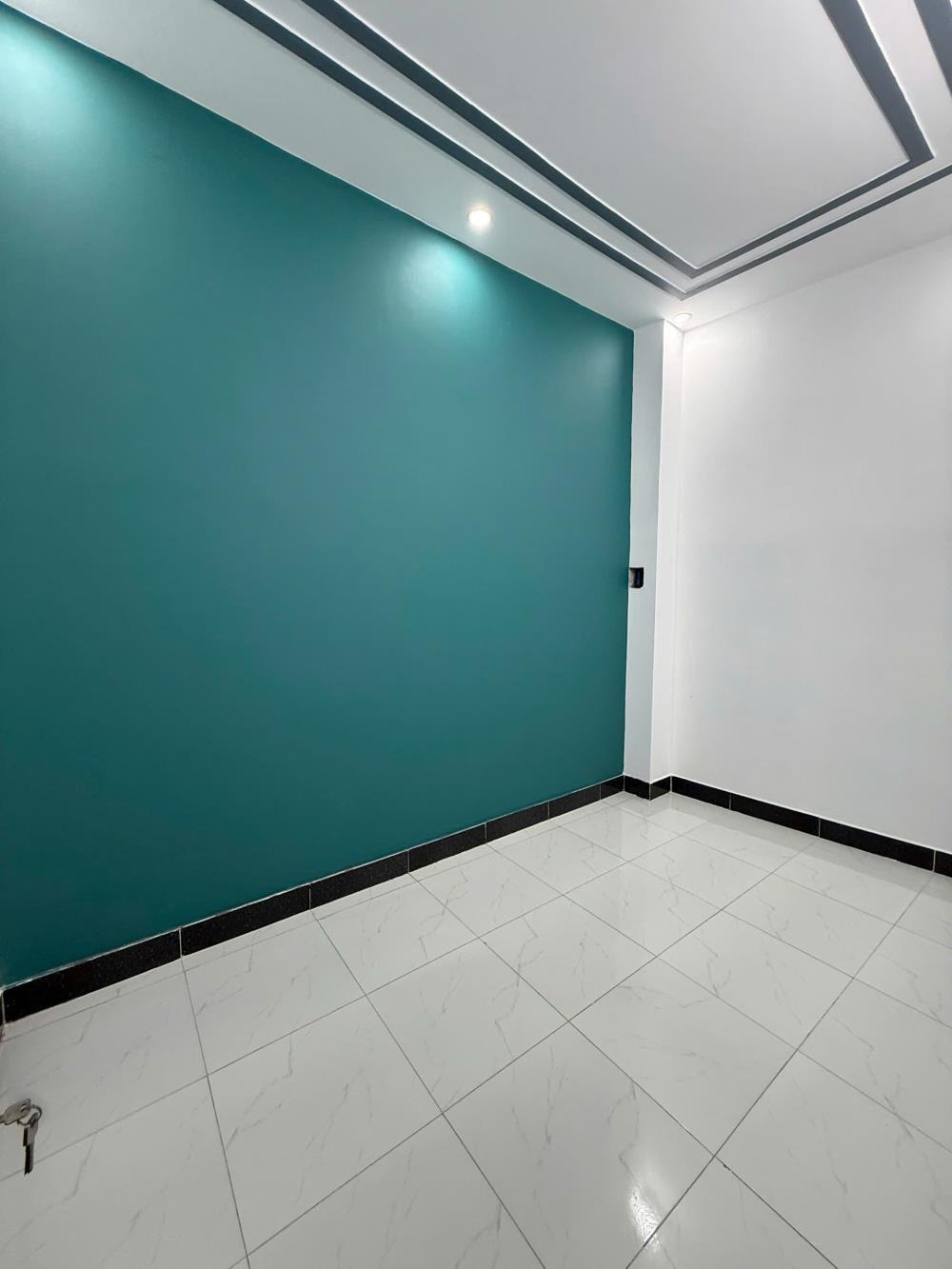 Chính chủ bán nhà mới xây tại Xuân Thới Đông - Hẻm Ô Tô, Tặng Nội Thất