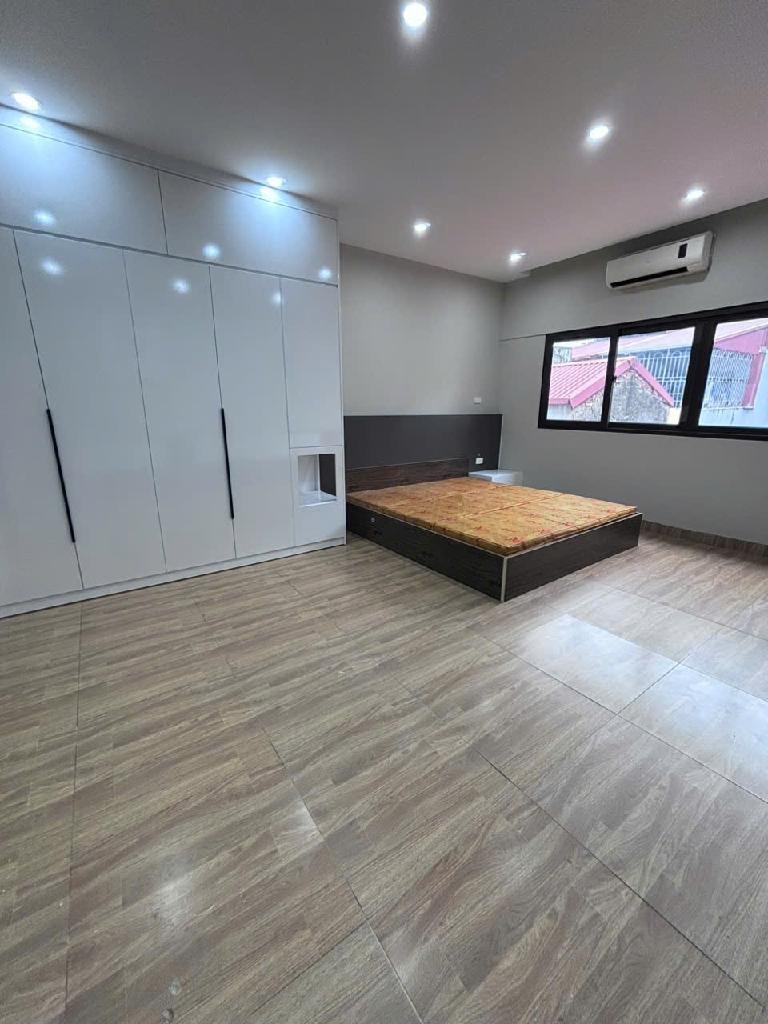 Bán Gấp Nhà Đội Cấn - Ba Đình: 34m2, 10m Ra Phố, Giá 7.75 Tỷ