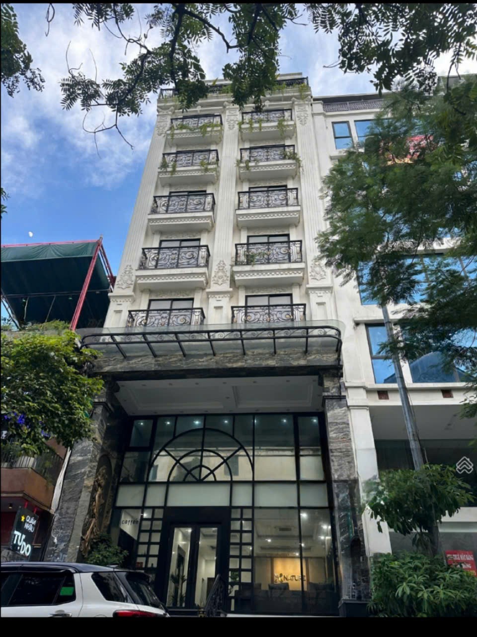 Tòa Apartment Cao Cấp Dịch Vọng Hậu - Mặt Phố, 300m2, Sinh Lợi Cao