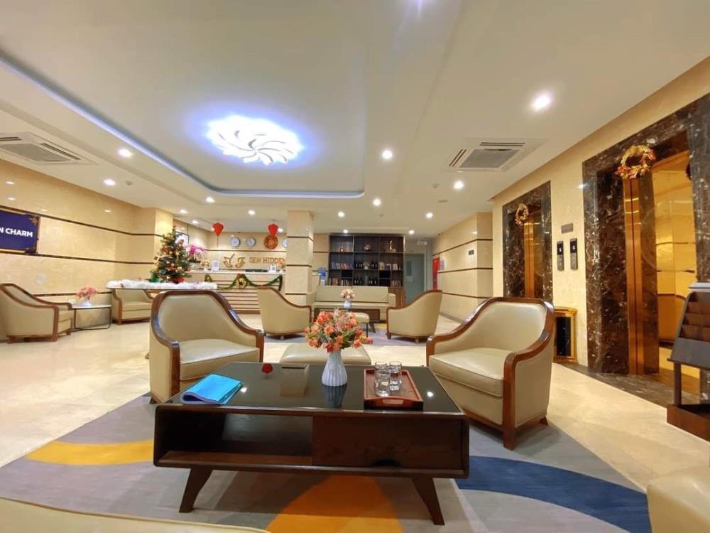 Tòa Apartment Cao Cấp Dịch Vọng Hậu - Mặt Phố, 300m2, Sinh Lợi Cao