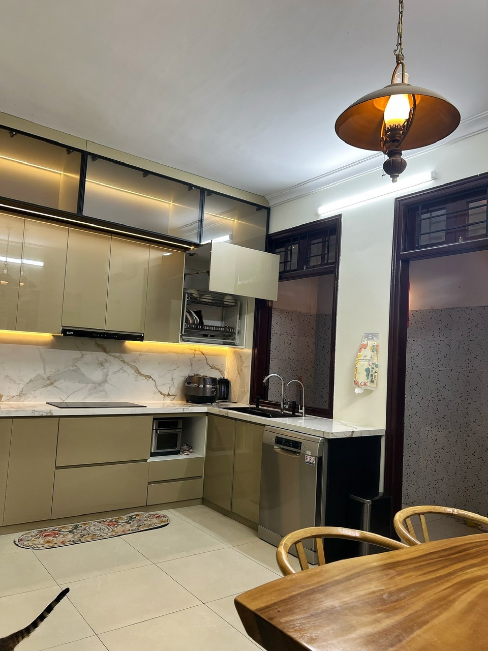 Bán Nhà 85m2 Phố Vũ Ngọc Phan - Vị Trí Đắc Địa, Thông Thoáng, Gần Nhiều Tiện Ích