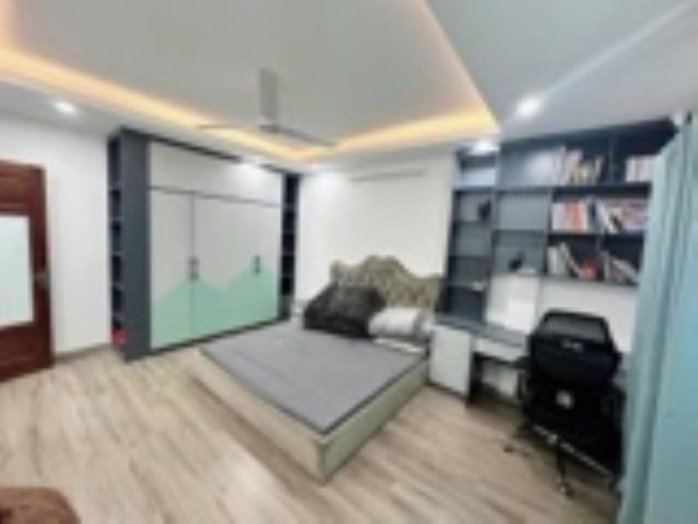 Nhà Lạc Long Quân 32m², 5 Tầng, Mặt Tiền 5m - Giá 8 tỷ+