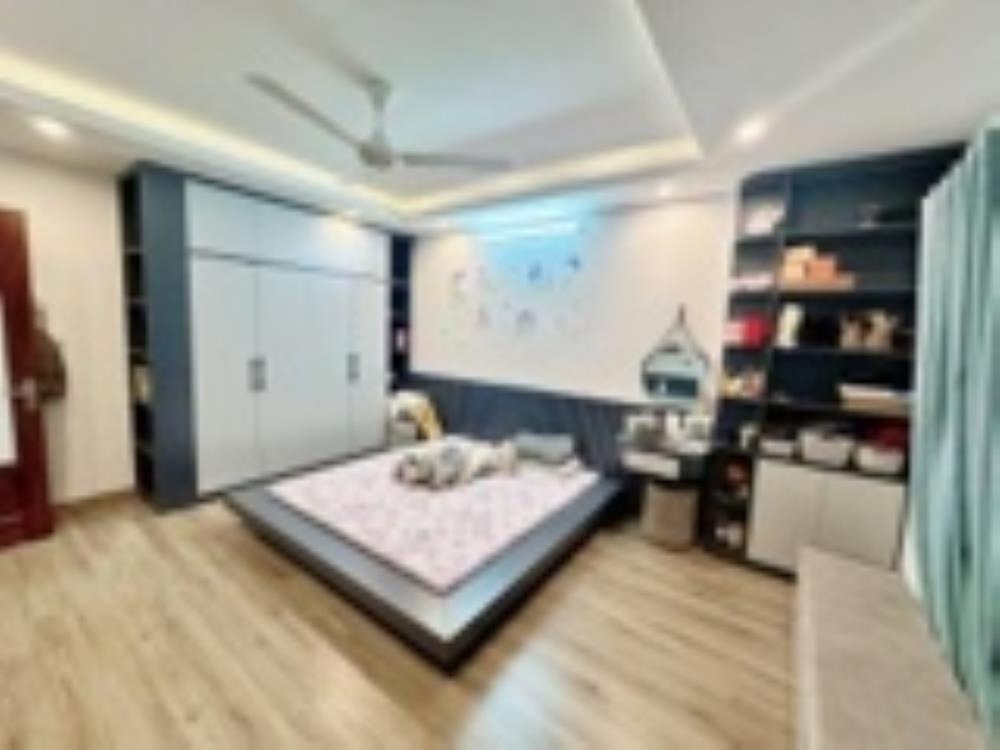 Nhà Lạc Long Quân 32m², 5 Tầng, Mặt Tiền 5m - Giá 8 tỷ+